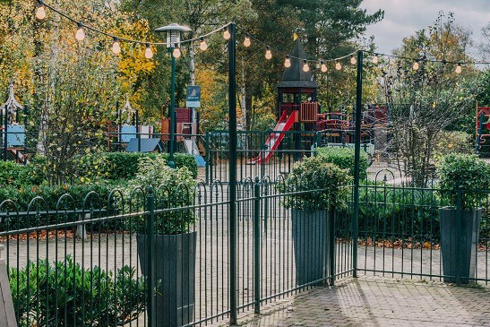 Speeltuin met terras